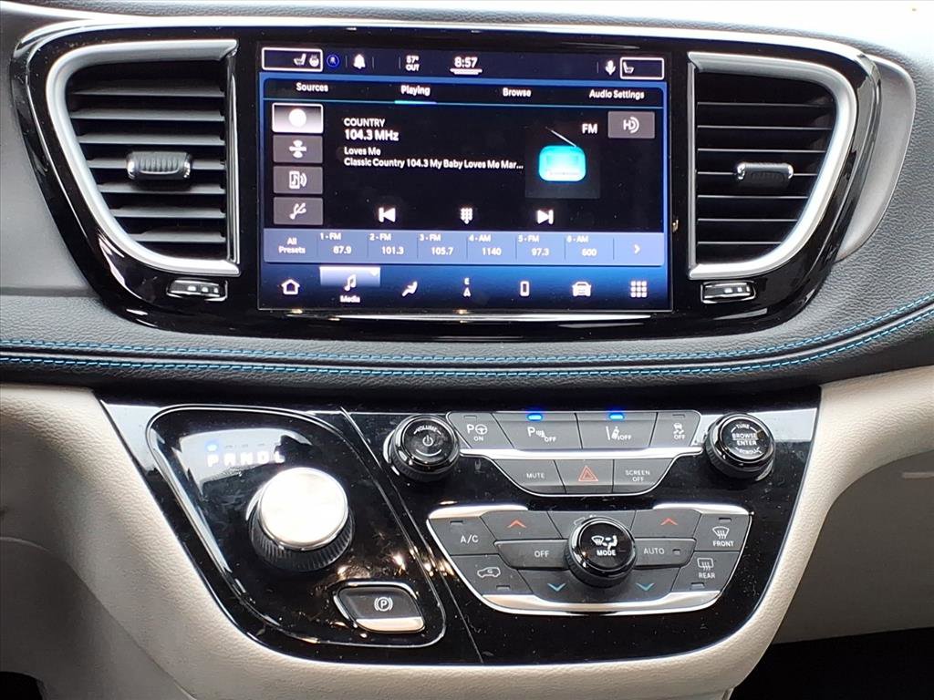 Used 2021 Chrysler Pacifica Touring-L image 6