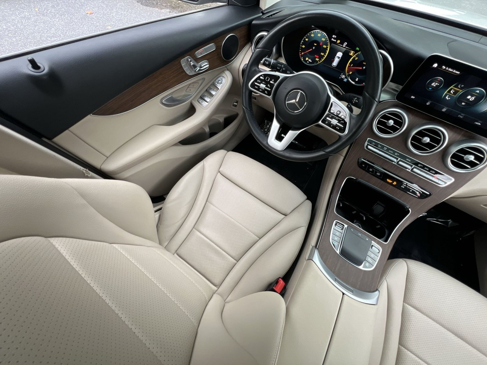 Used 2022 Mercedes-Benz GLC 300 4MATIC w/ Premium Package Lite image 16