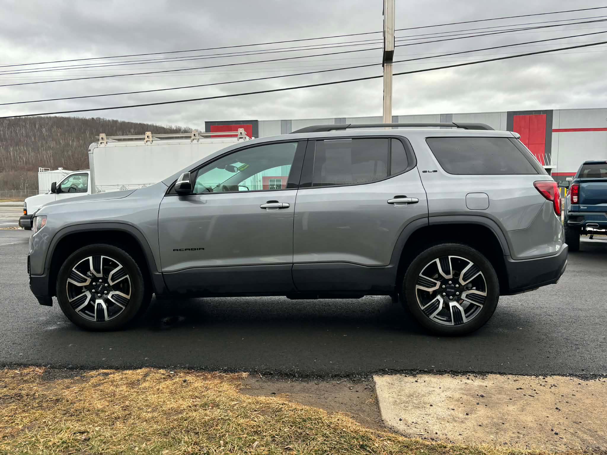 Used 2021 GMC Acadia SLE w/ Driver Convenience Package image 6