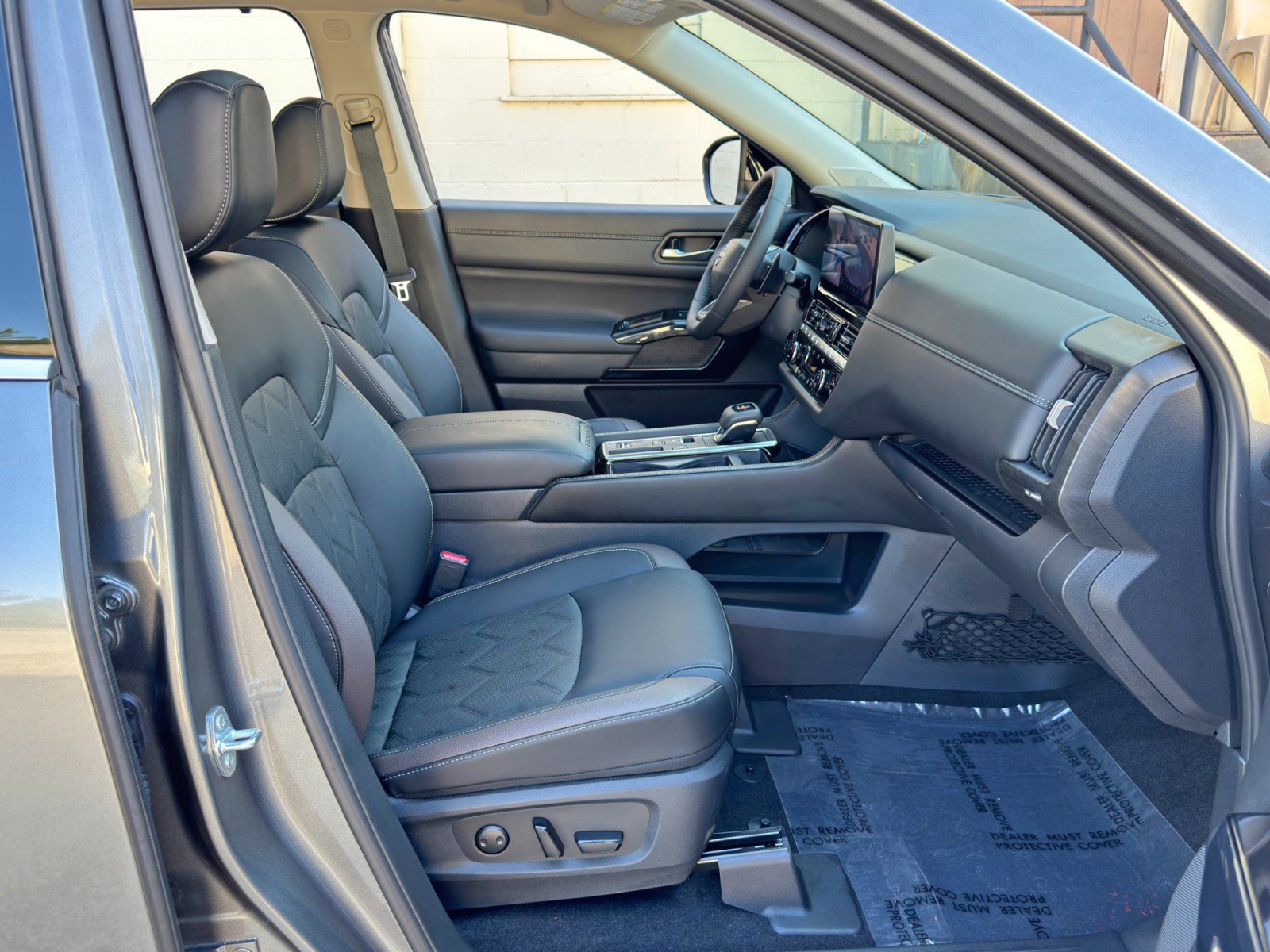Used 2026 Nissan Pathfinder Platinum FWD image 16