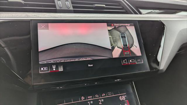 Used 2021 Audi e-tron Premium Plus w/ Premium Plus Package image 26