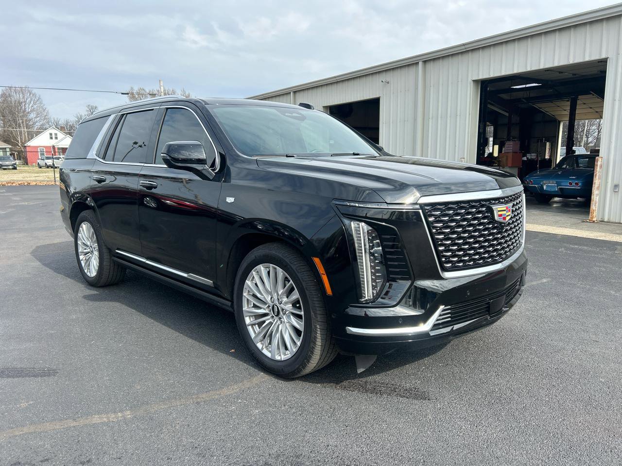 Used 2025 Cadillac Escalade Premium Luxury w/ Touring Package image 3