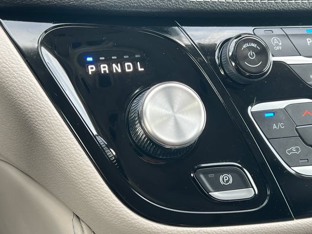 Used 2024 Chrysler Pacifica Limited FWD image 31