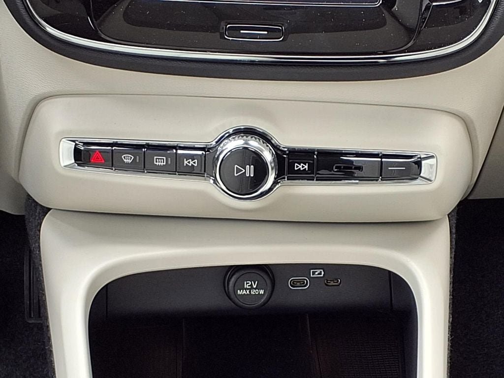 New 2026 Volvo XC40 B5 Ultra w/ Climate Package AWD/4WD image 19