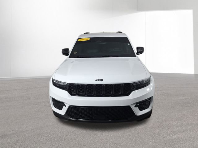 Used 2024 Jeep Grand Cherokee Limited w/ Black Appearance Package image 43