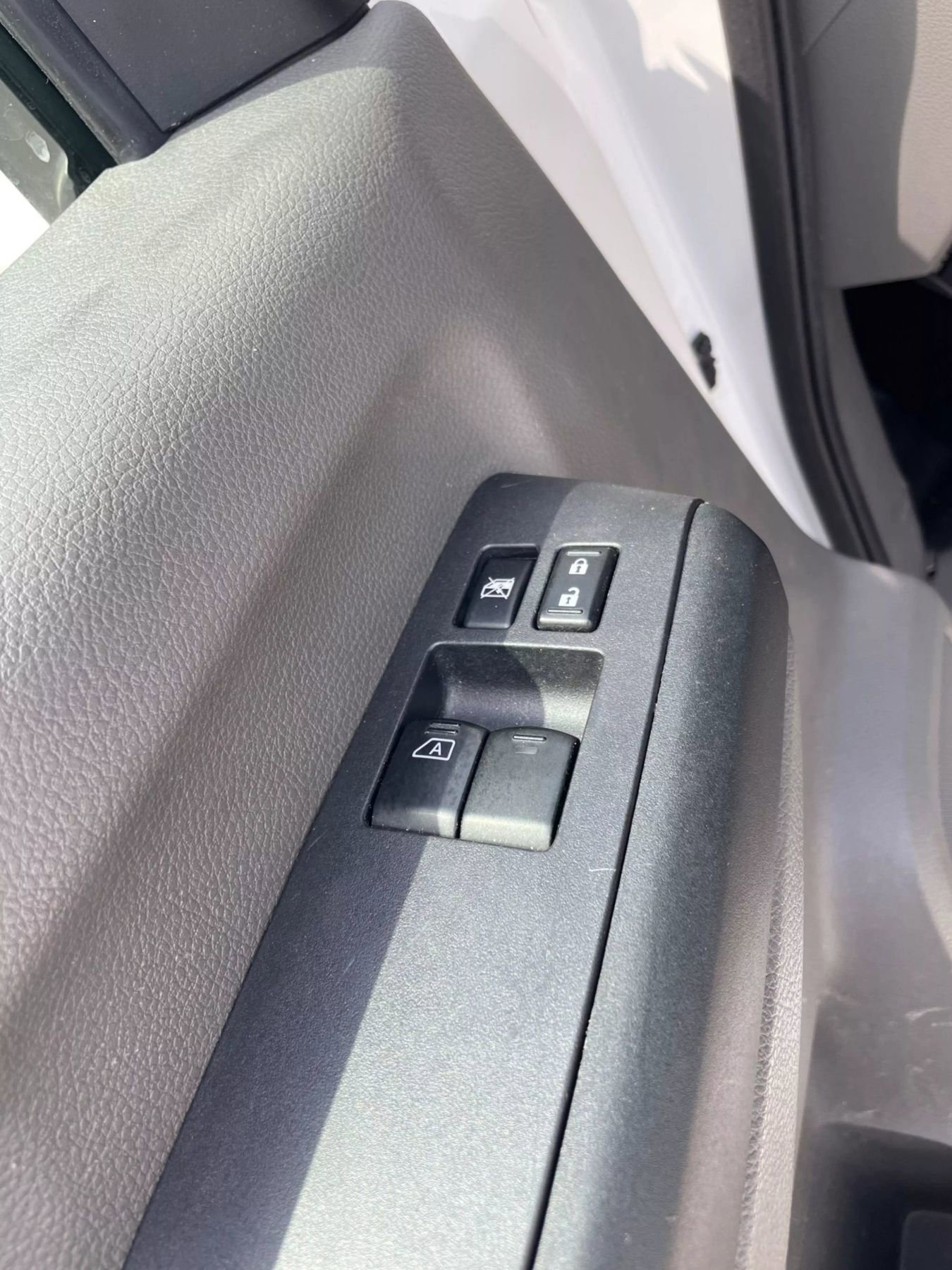 Used 2020 Nissan NV 2500 SV w/ Back Door Glass Package image 15