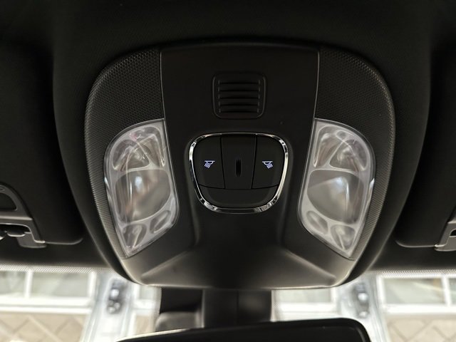 Used 2025 Jeep Compass Limited image 30