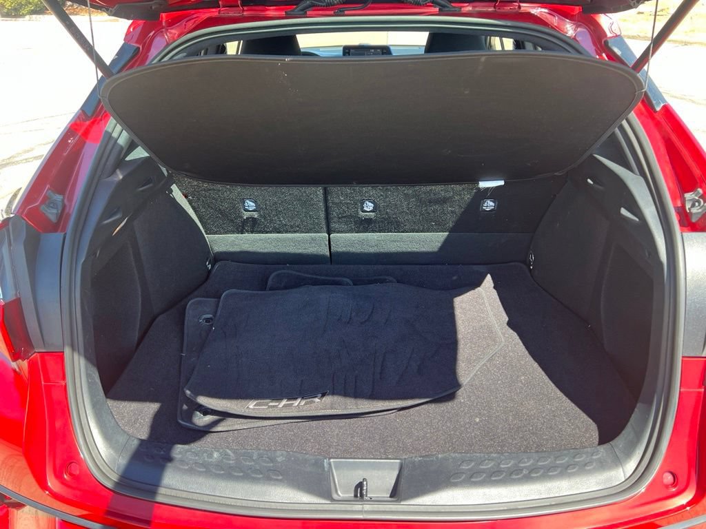 Used 2022 Toyota C-HR XLE FWD image 12