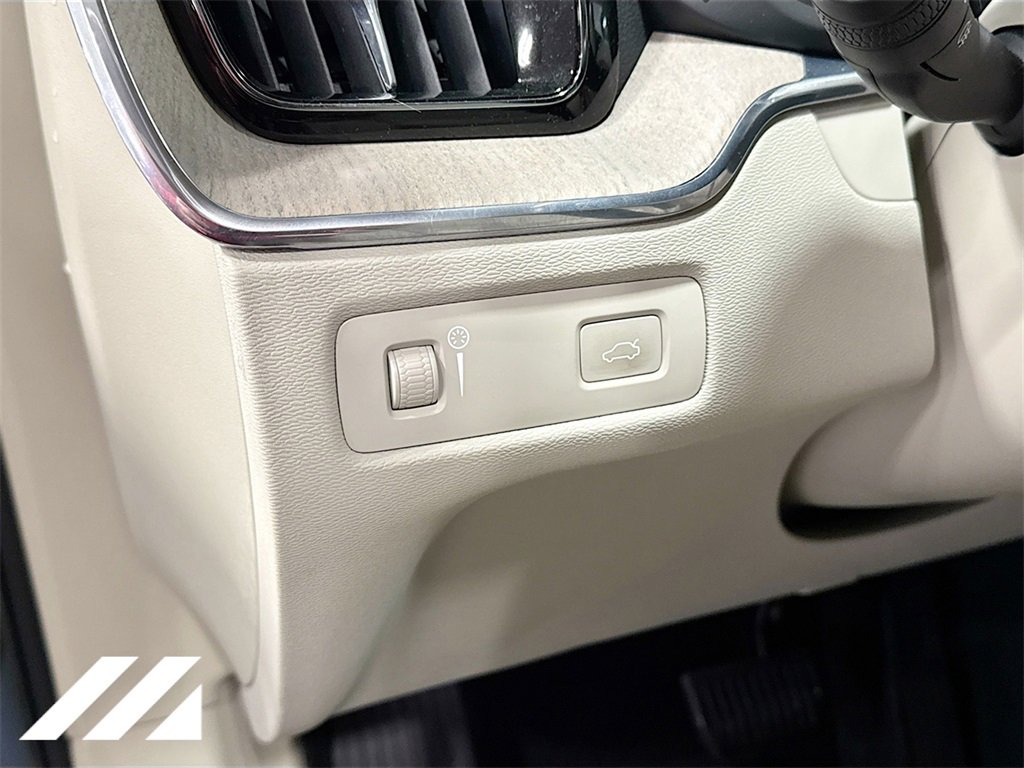 Used 2022 Volvo XC60 B6 Inscription w/ Advanced Package image 10