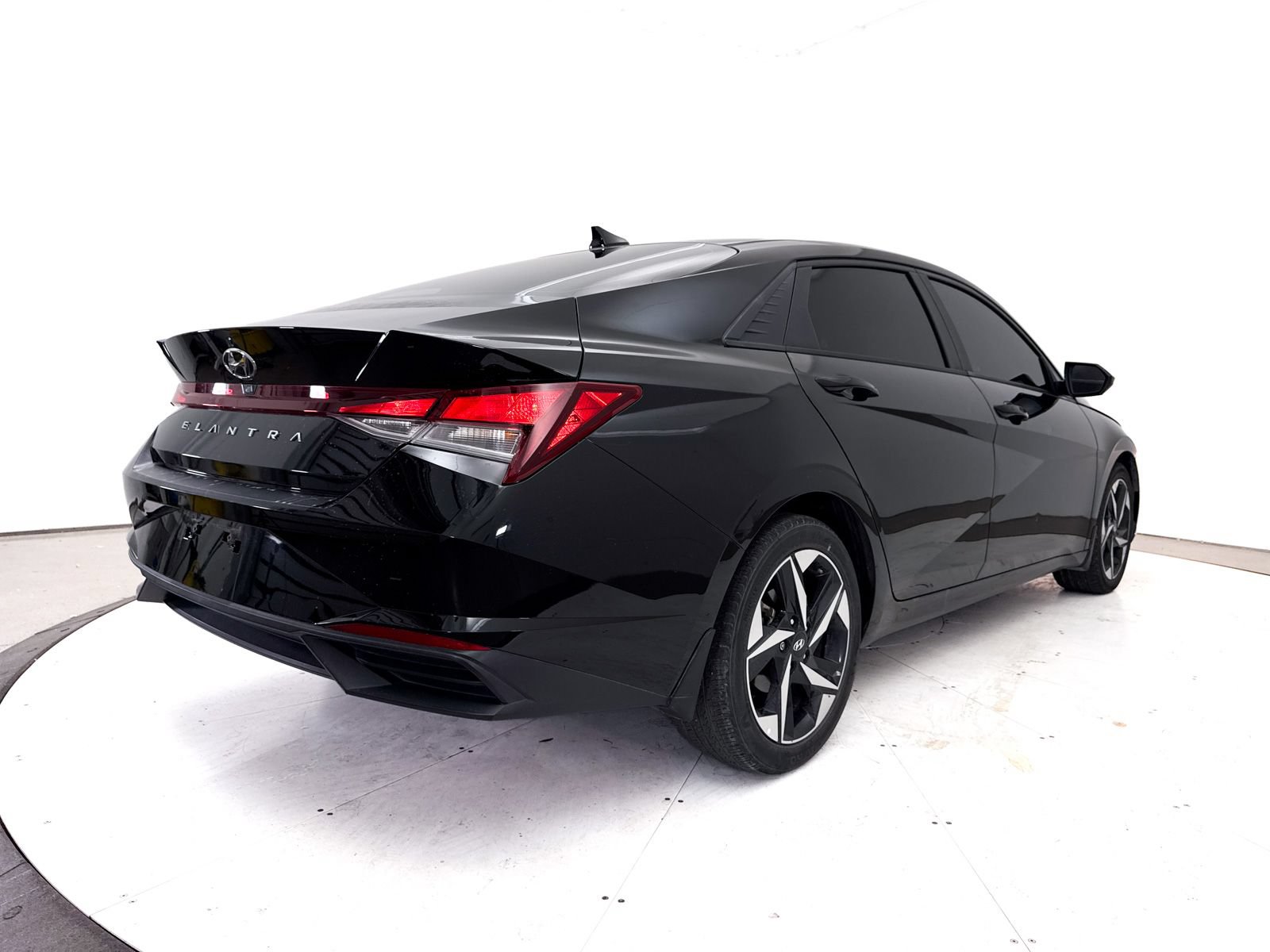 Used 2023 Hyundai Elantra SEL w/ Convenience Package FWD image 17