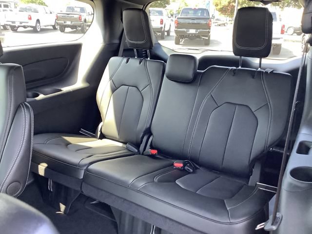 Used 2025 Chrysler Voyager LX FWD image 26