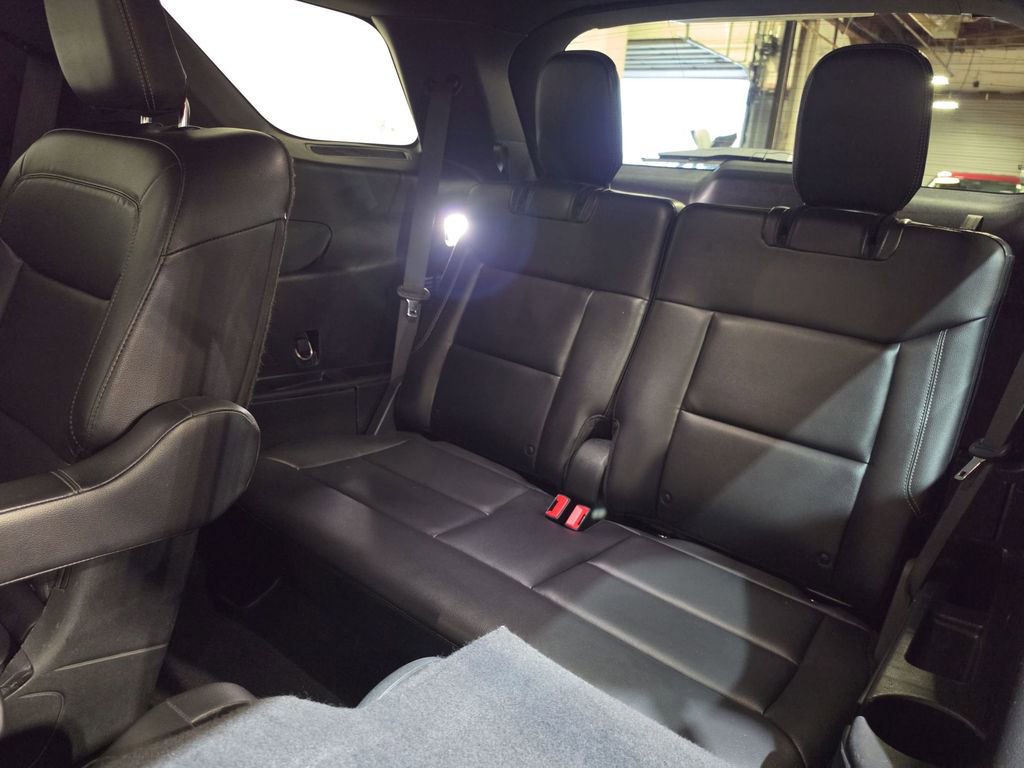 Used 2020 Ford Explorer XLT w/ Equipment Group 202A AWD/4WD image 24