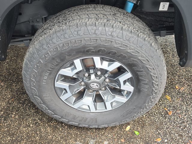 Used 2020 Toyota Tacoma TRD Off-Road w/ Technology Package AWD/4WD image 9