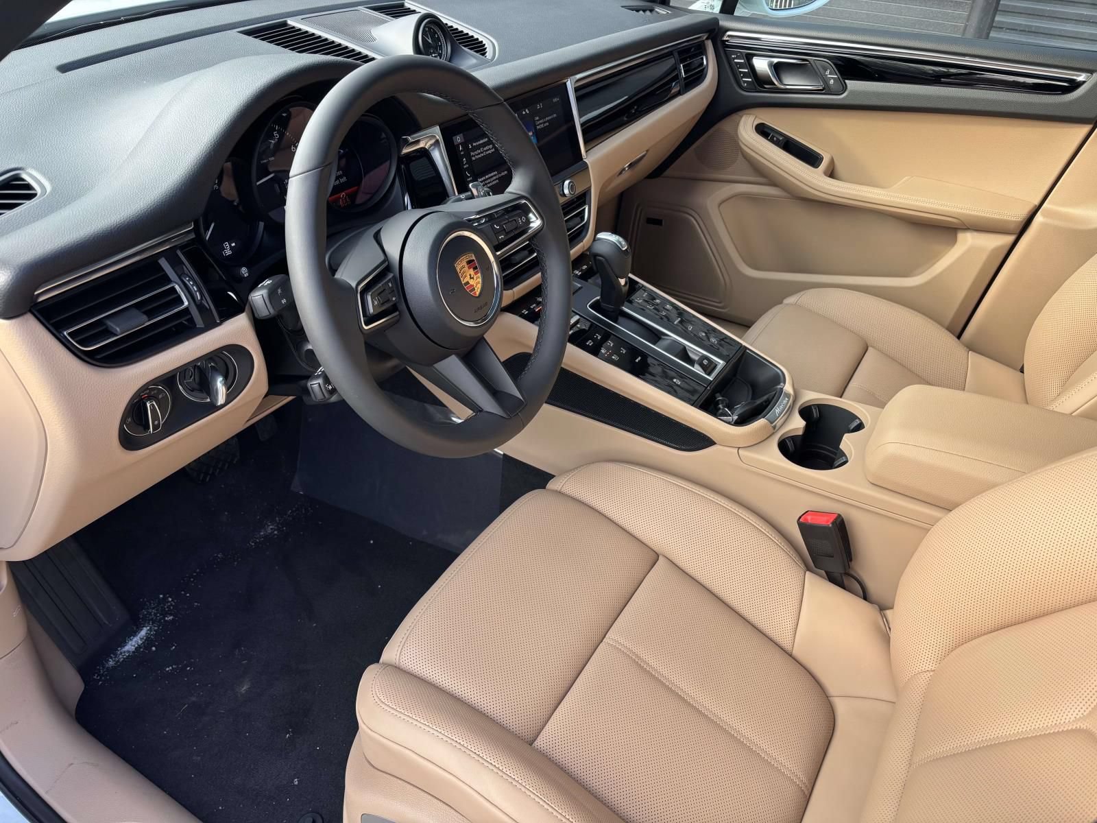 New 2026 Porsche Macan AWD/4WD image 4