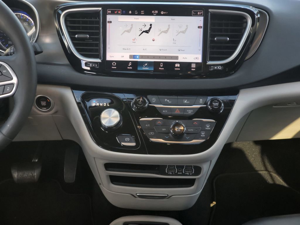 Used 2024 Chrysler Pacifica Touring-L image 33