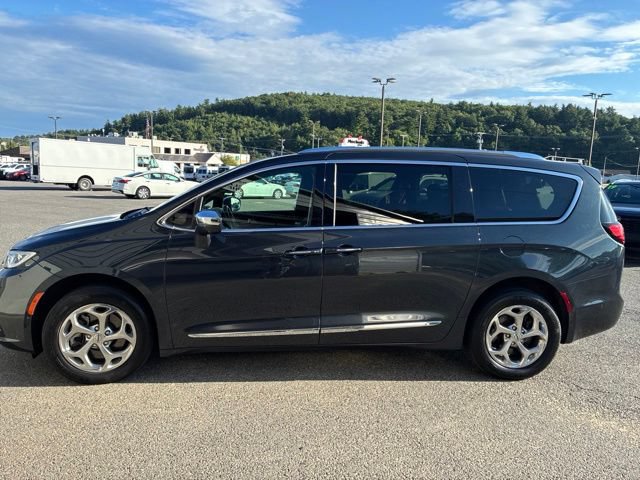 Used 2021 Chrysler Pacifica Limited w/ Uconnect Theater Family Group AWD/4WD image 3