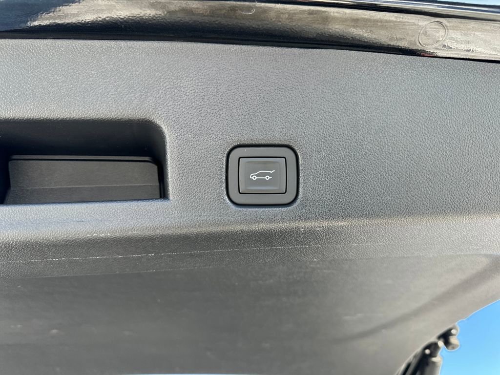 Used 2025 GMC Acadia Elevation image 39