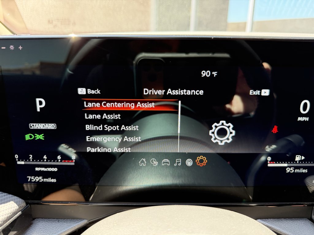 Used 2025 Nissan Kicks SR w/ SR Premium Package AWD/4WD image 19
