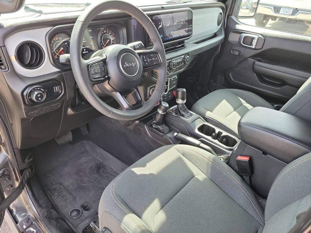 Used 2024 Jeep Gladiator Sport AWD/4WD image 19