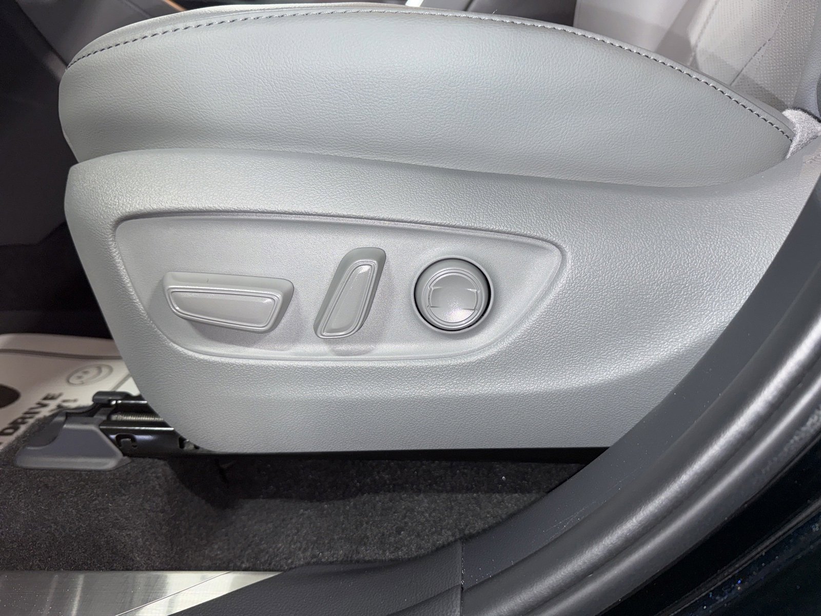 New 2026 Toyota Highlander Platinum image 21