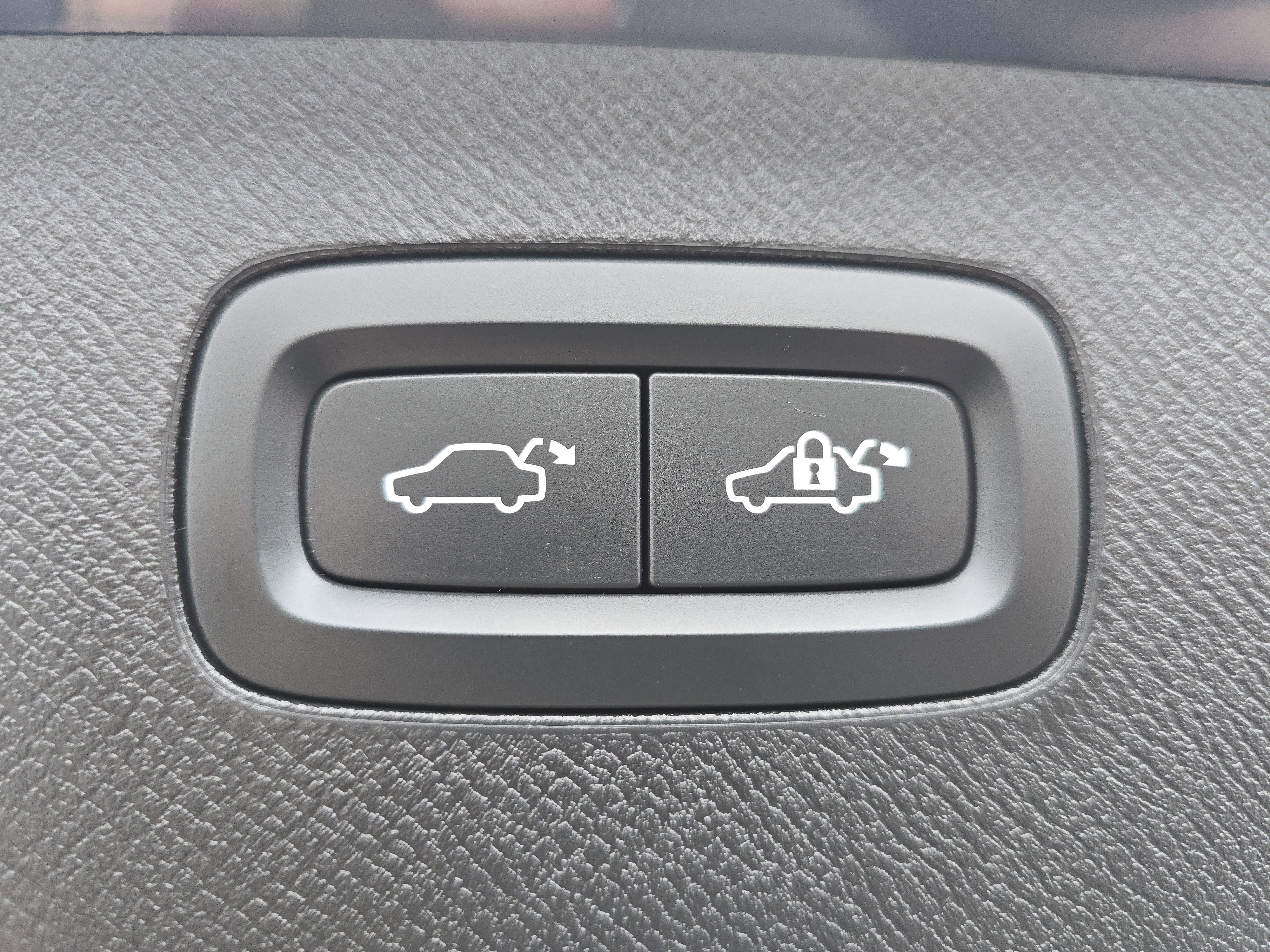 Used 2023 Volvo XC90 B5 Plus AWD/4WD image 18