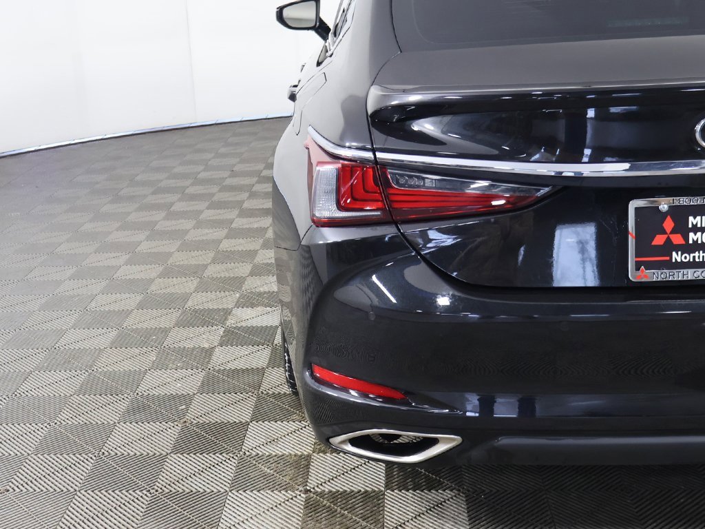 Used 2023 Lexus ES 350 Luxury w/ Accessory Package (Z2) image 16