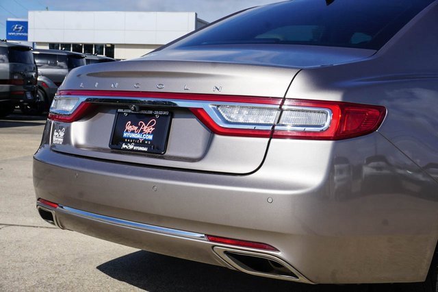 Used 2019 Lincoln Continental Select image 5