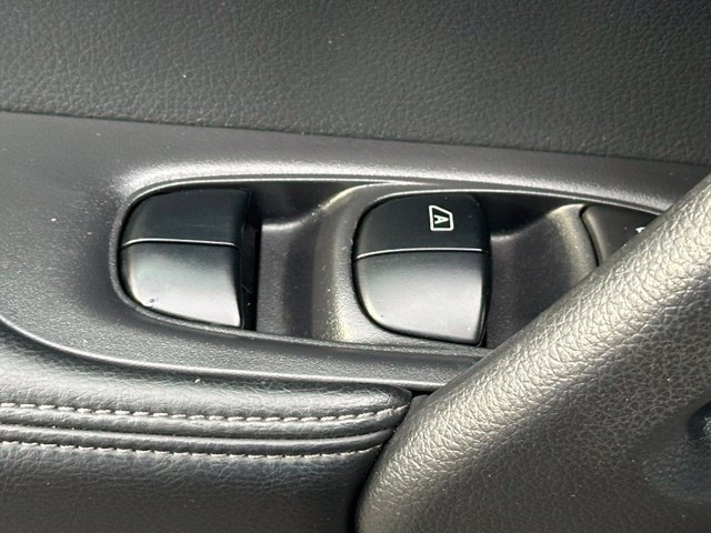 Used 2015 Nissan Rogue S FWD image 20