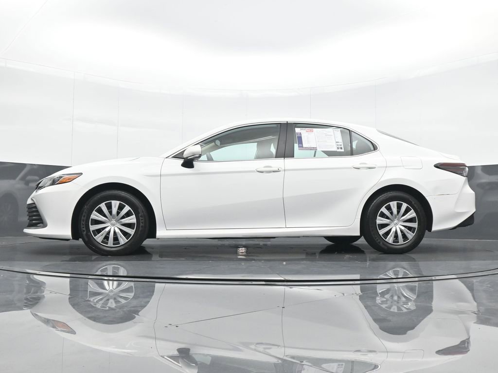 Used 2022 Toyota Camry LE image 10
