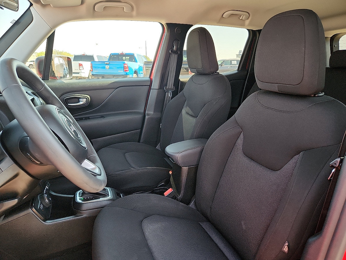 Used 2023 Jeep Renegade Latitude AWD/4WD image 8