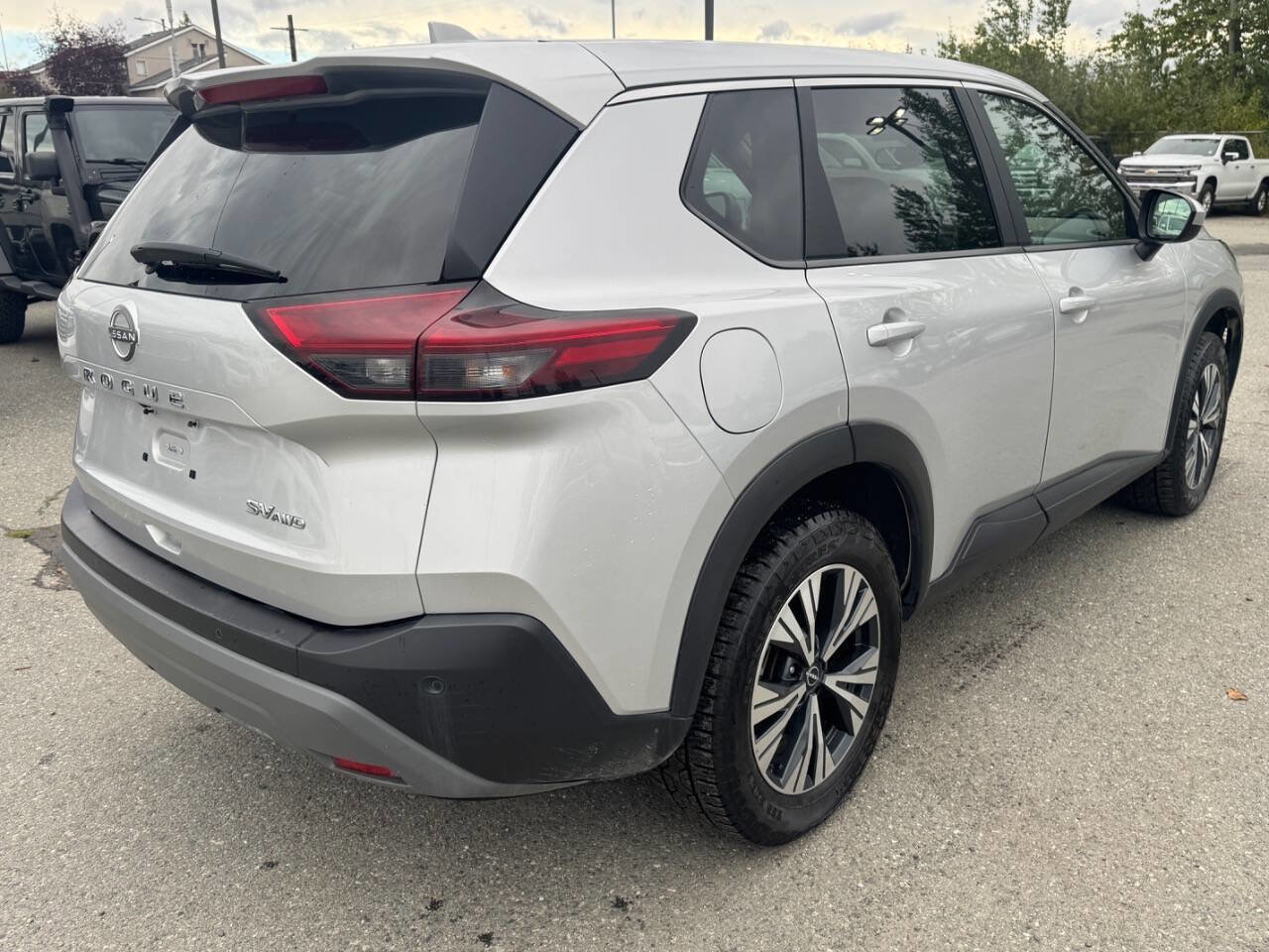 Used 2023 Nissan Rogue SV image 6