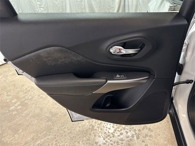 Used 2022 Jeep Cherokee Limited image 23