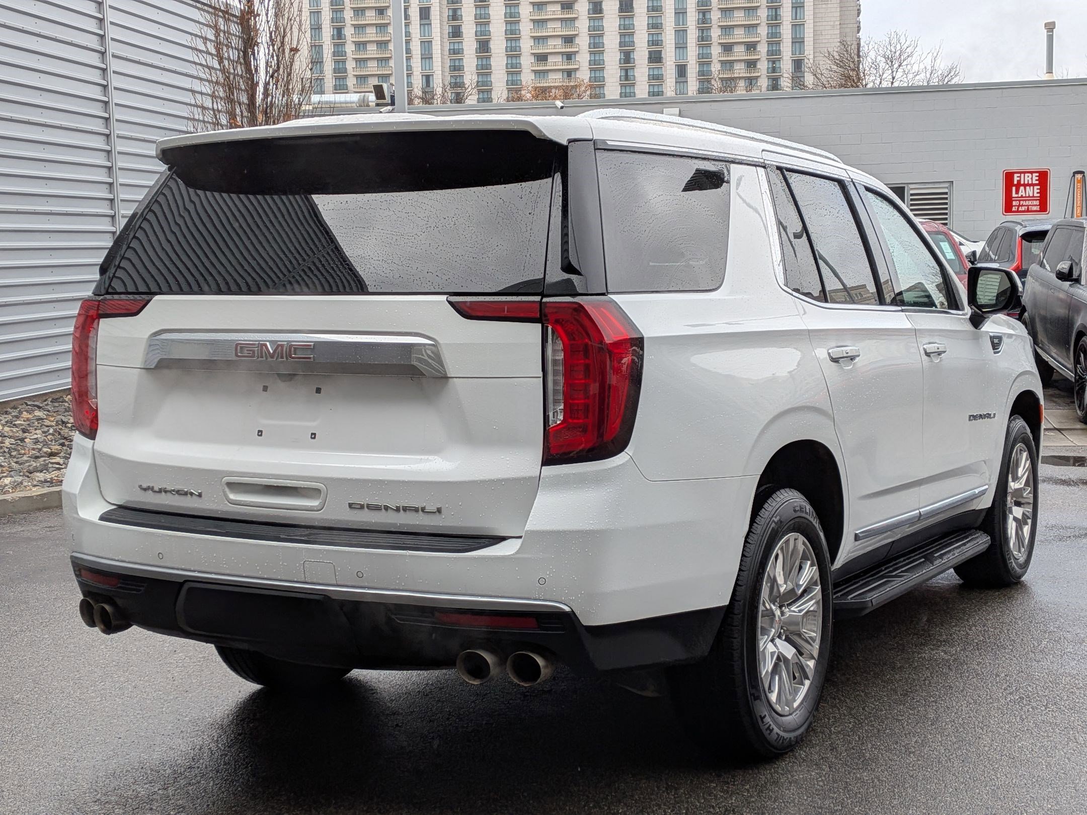 Used 2023 GMC Yukon Denali image 3
