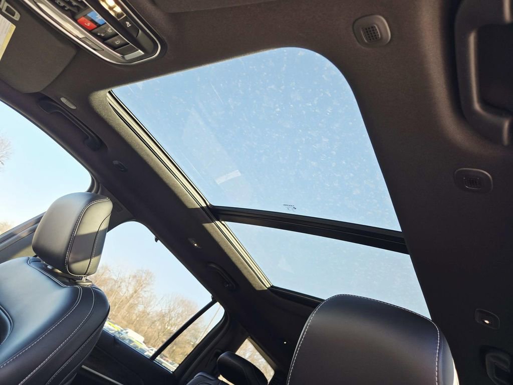 New 2025 Jeep Grand Cherokee L Limited w/ Luxury Tech Group II image 9