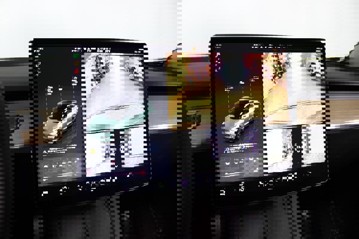 Used 2023 Tesla Model 3 Standard Range image 20