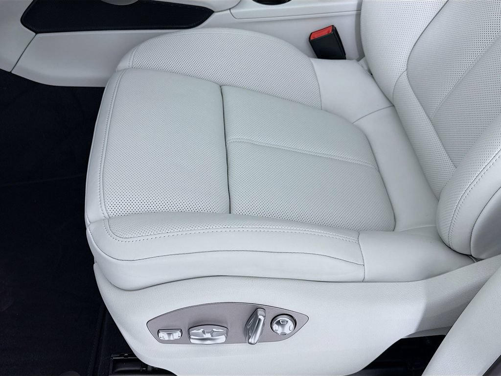New 2026 Porsche Macan AWD/4WD image 13