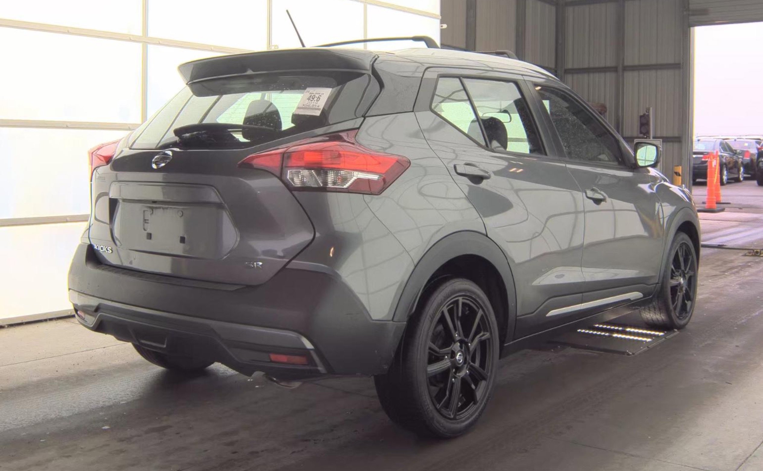 Used 2019 Nissan Kicks SR w/ SR Premium Package FWD image 5