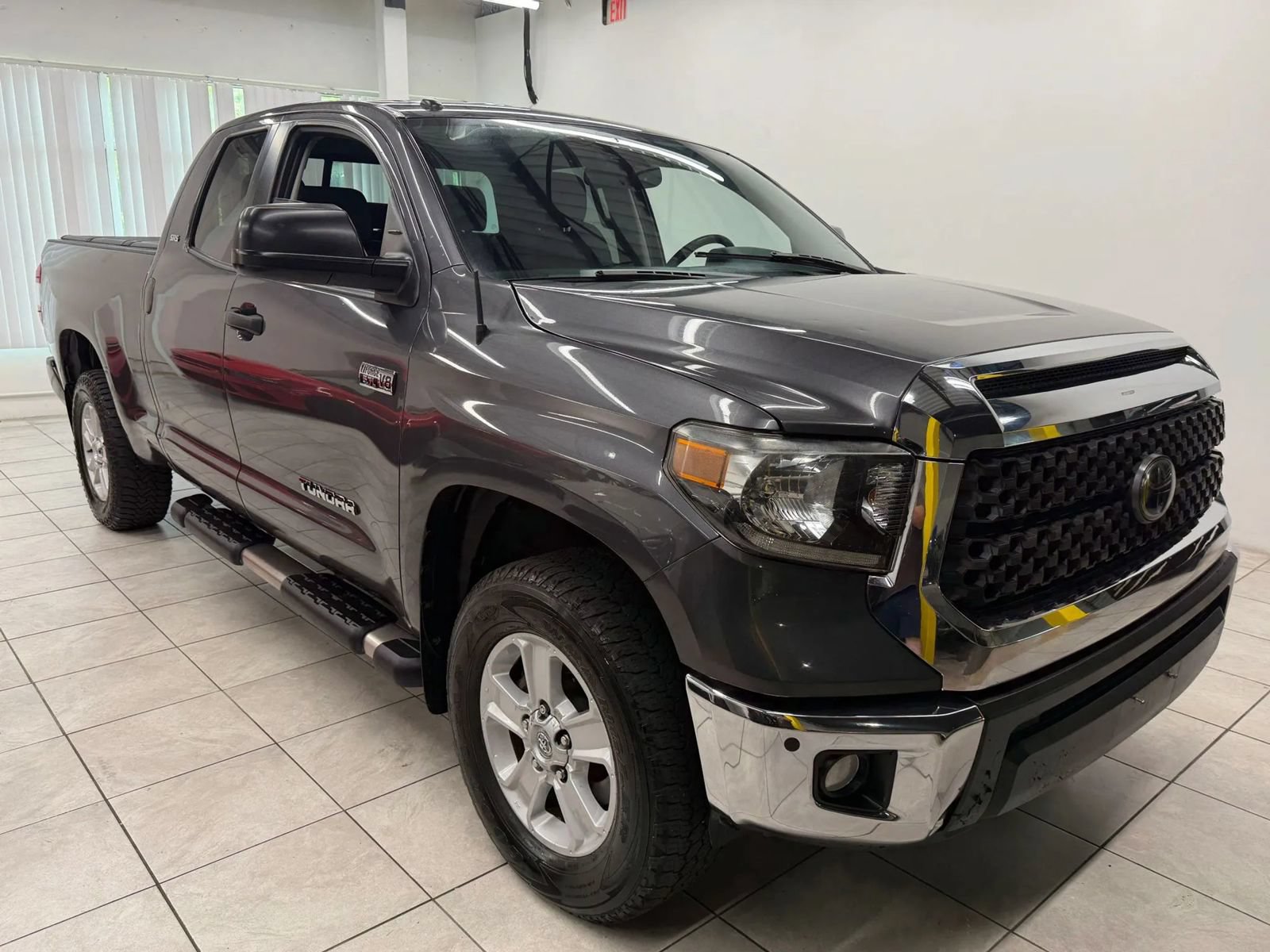 Used 2018 Toyota Tundra SR5 w/ SR5 Upgrade Package AWD/4WD image 1