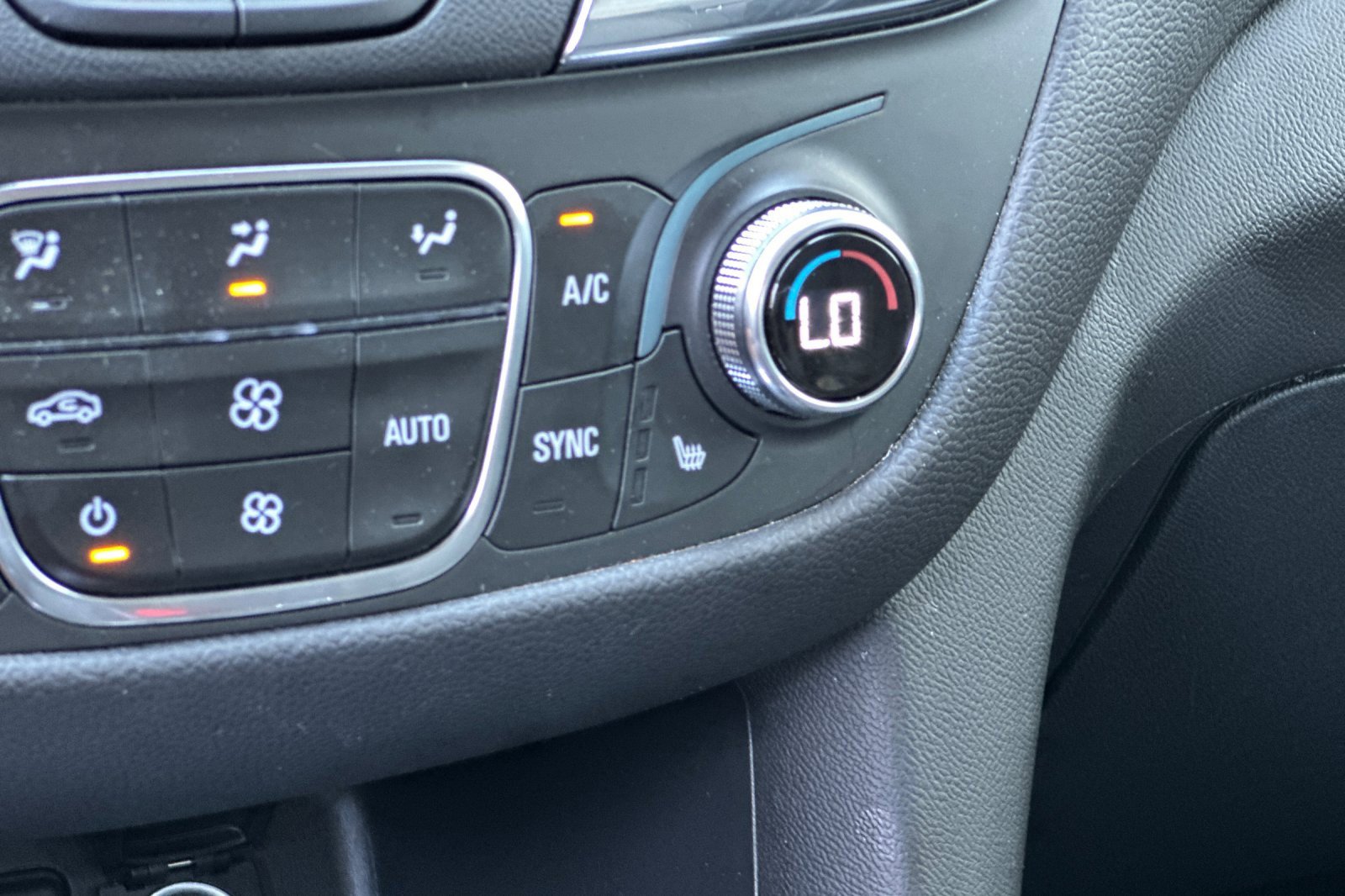 Used 2024 Chevrolet Equinox LT image 30