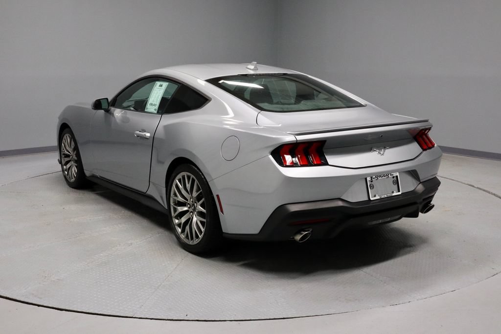 Used 2025 Ford Mustang Premium RWD image 10