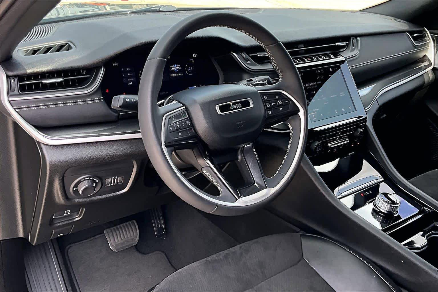 Used 2023 Jeep Grand Cherokee Altitude AWD/4WD image 17