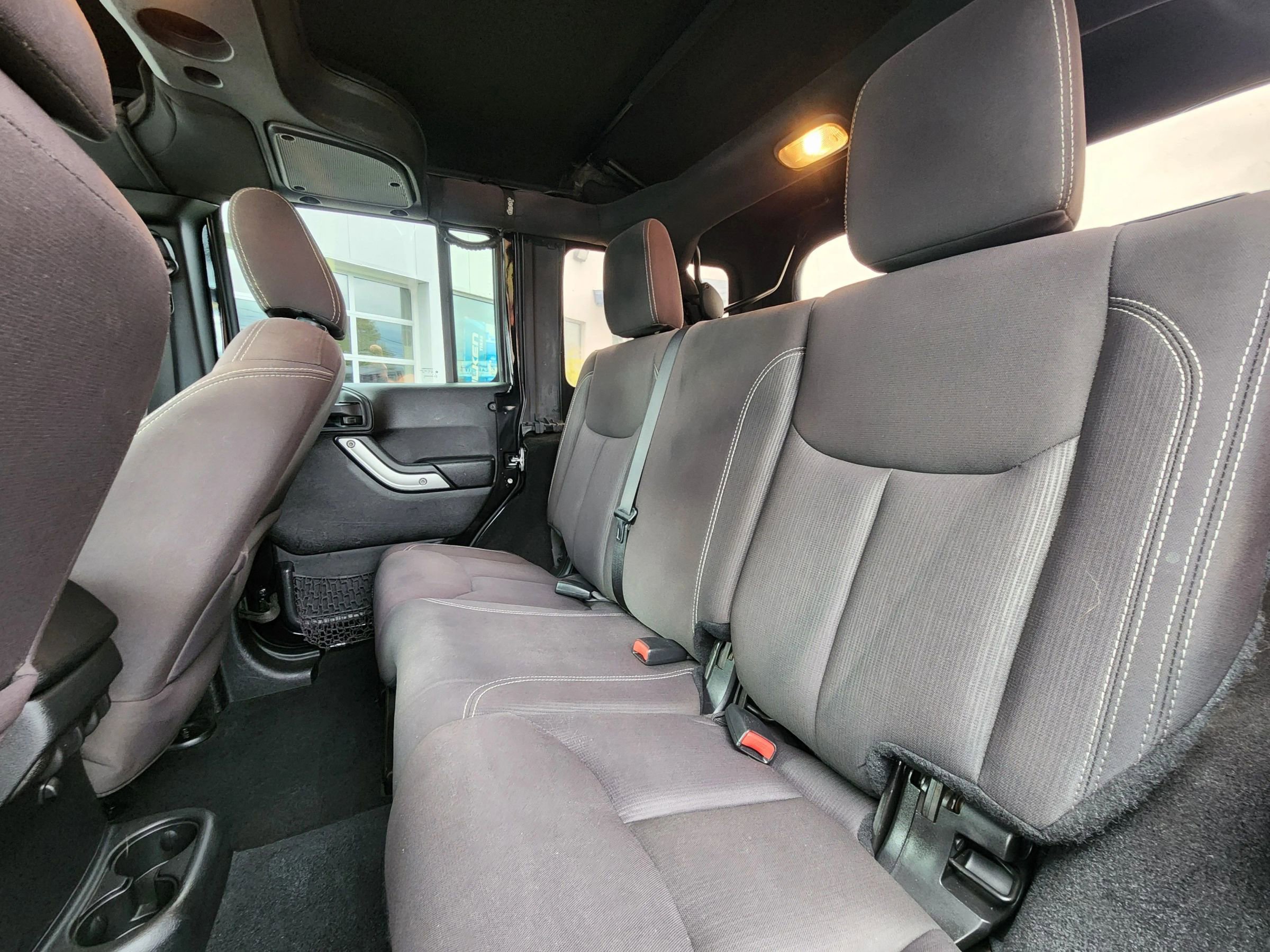 Used 2015 Jeep Wrangler Unlimited Sahara w/ Connectivity Group image 32