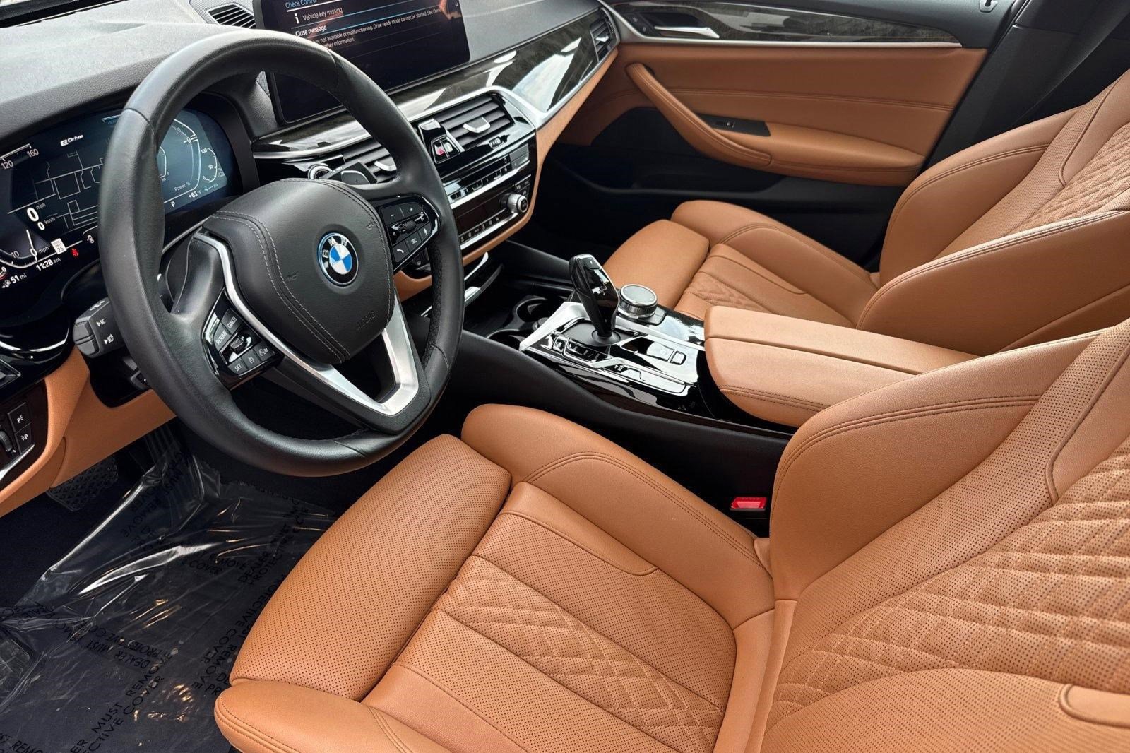 Used 2023 BMW 530e w/ Convenience Package image 4