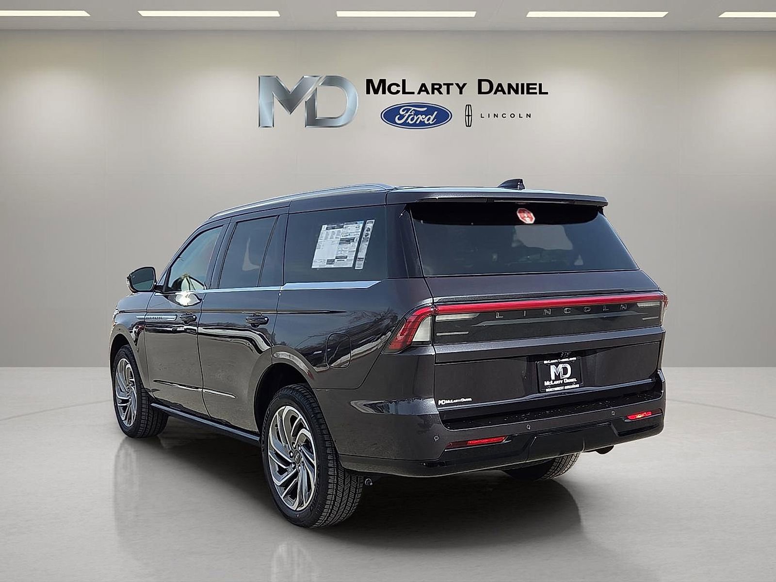 New 2026 Lincoln Navigator Reserve image 4
