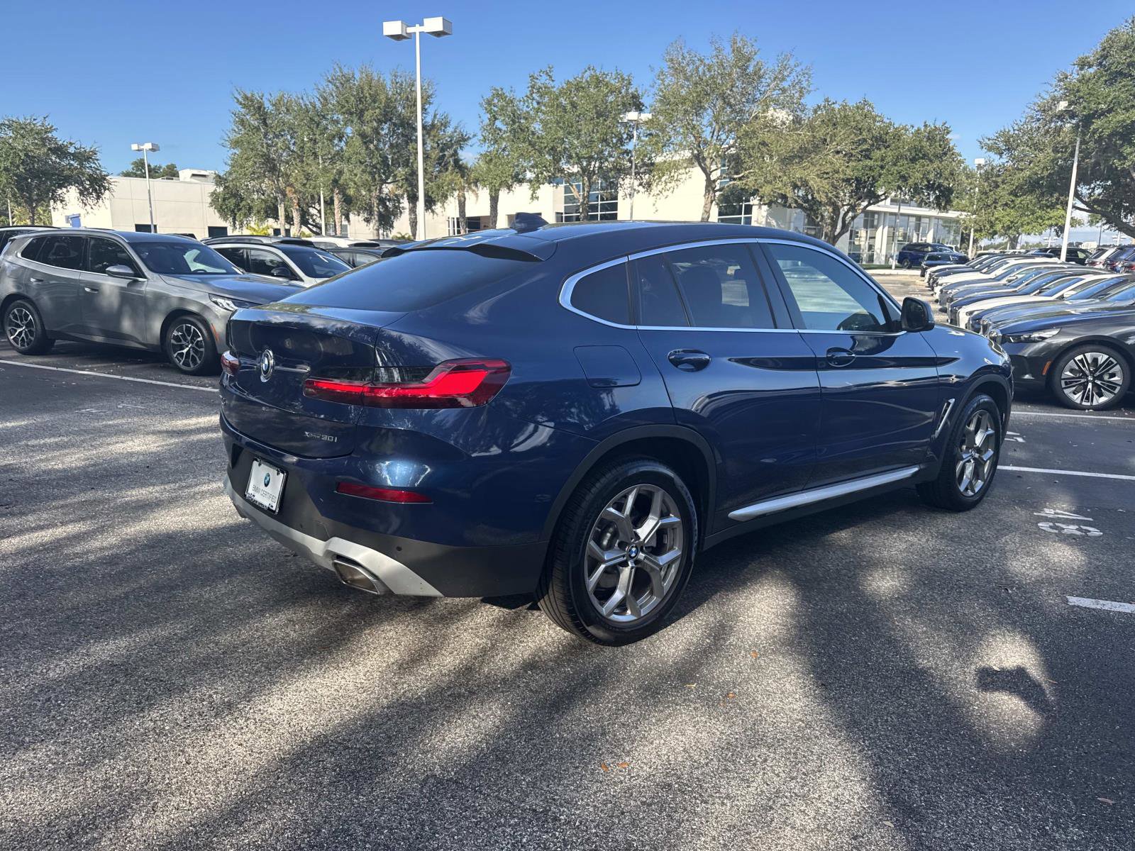 Certified 2025 BMW X4 xDrive30i image 4