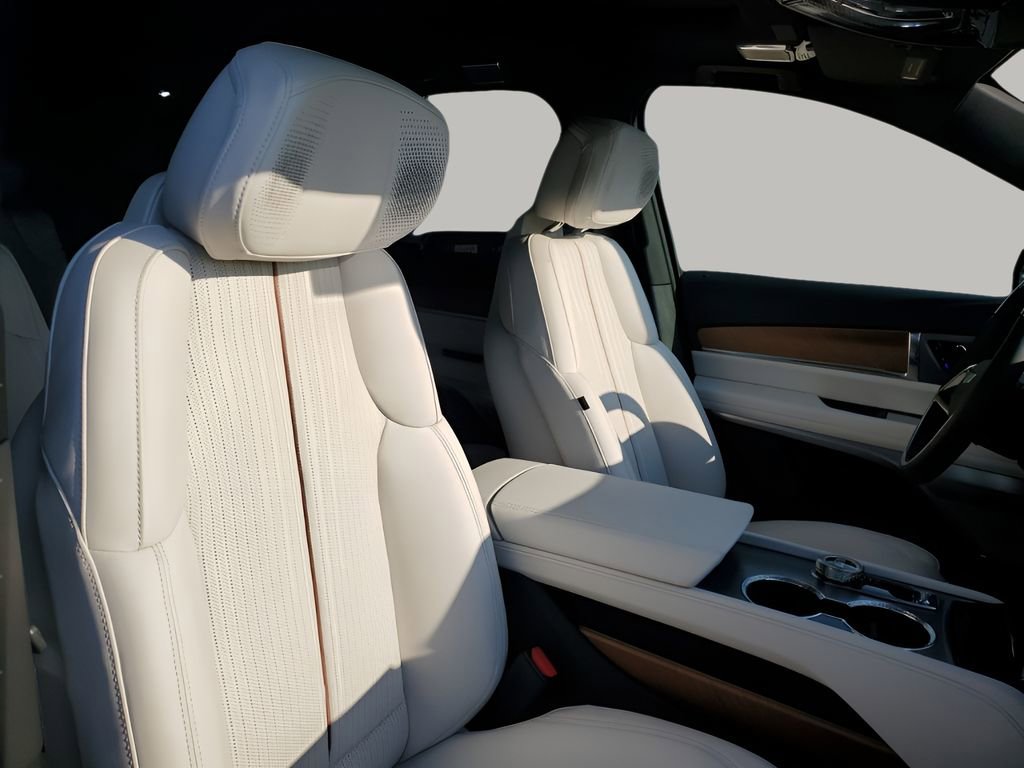 New 2026 Cadillac Vistiq Sport w/ LPO, Floor Liner Package image 15