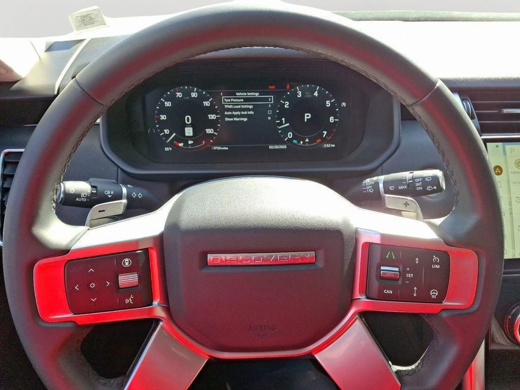 Used 2024 Land Rover Discovery S image 24