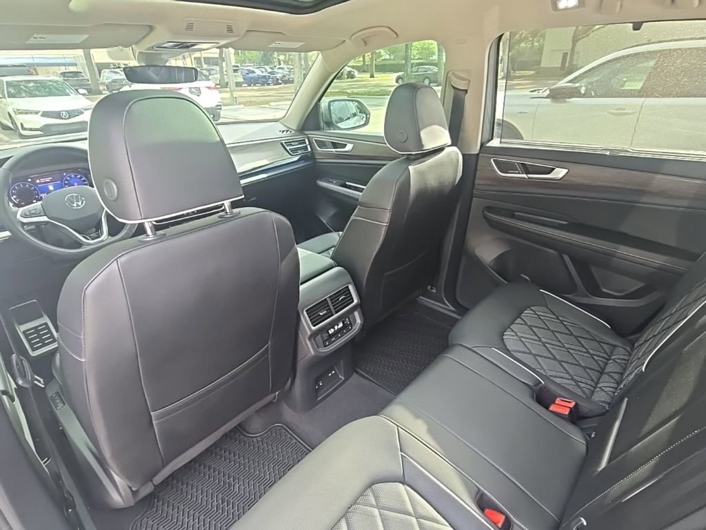 Used 2024 Volkswagen Atlas SEL Premium R-Line AWD/4WD image 30