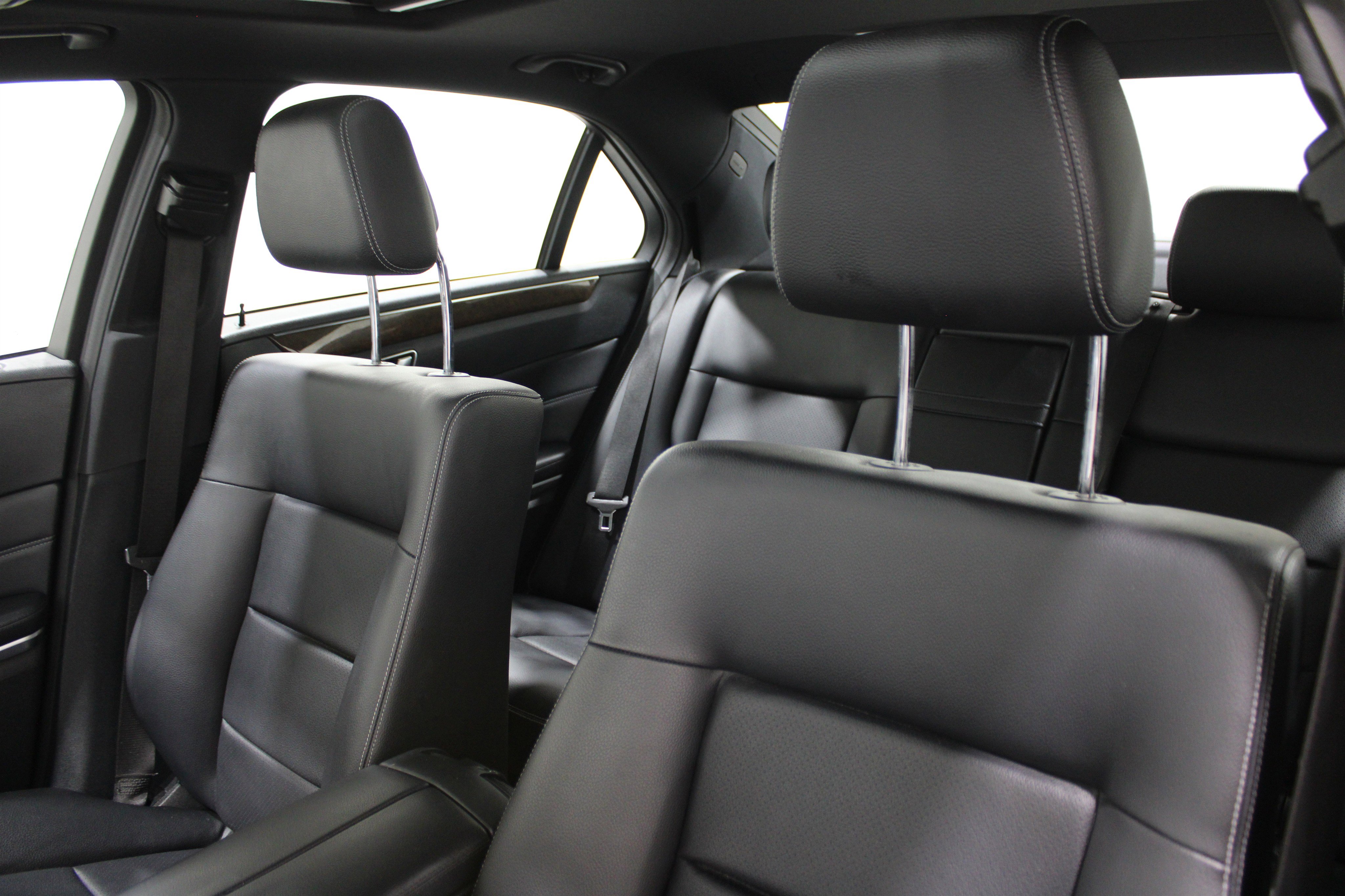 Used 2015 Mercedes-Benz E 350 4MATIC Sedan image 4