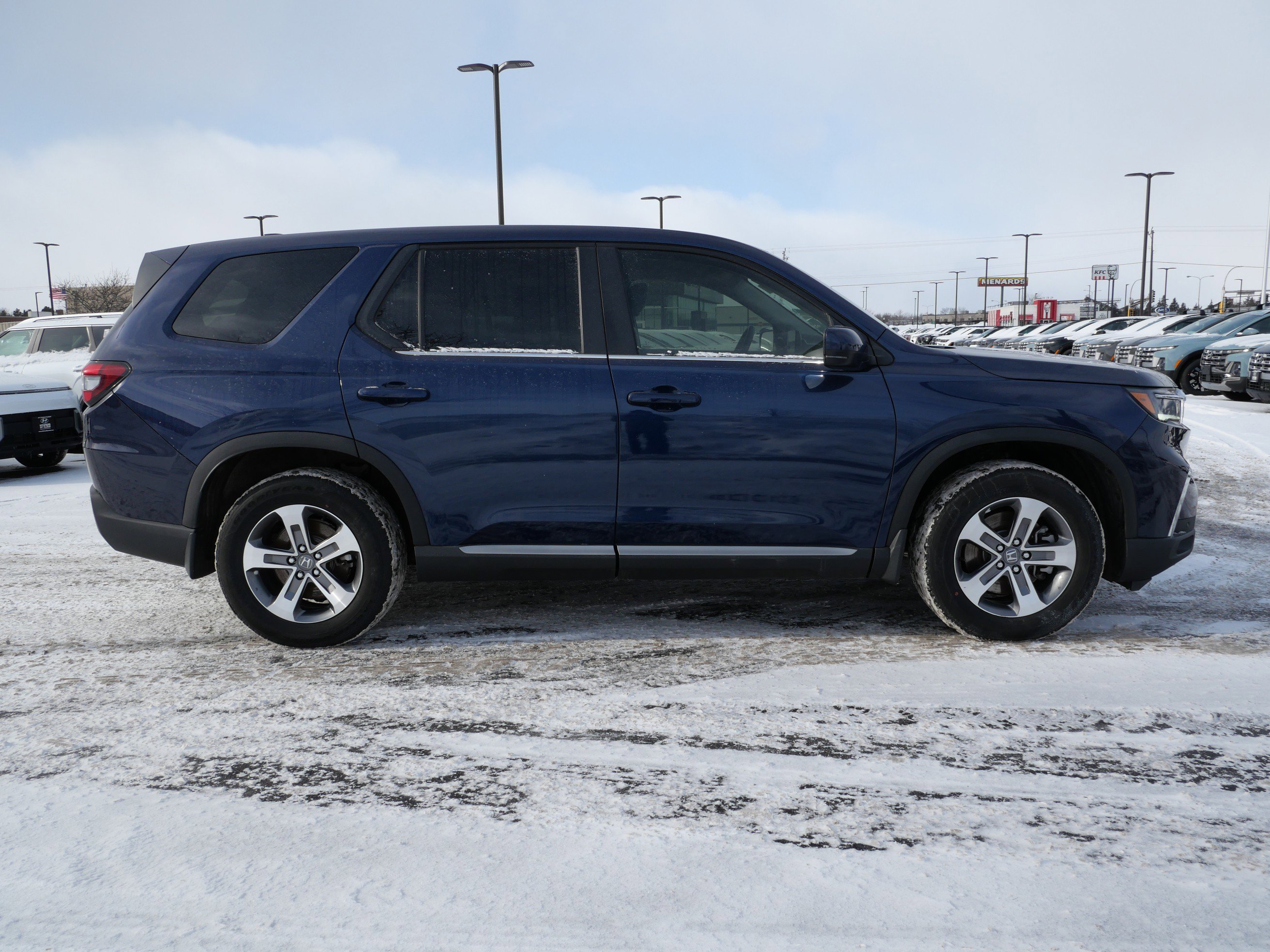 Used 2025 Honda Pilot EX-L image 6